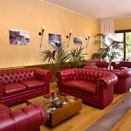 فندق Montalbano Hotel مونتالبانو إليكونا