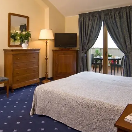 Montalbano Hotel فندق مونتالبانو إليكونا