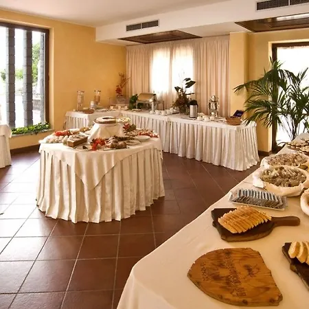 Montalbano Hotel مونتالبانو إليكونا