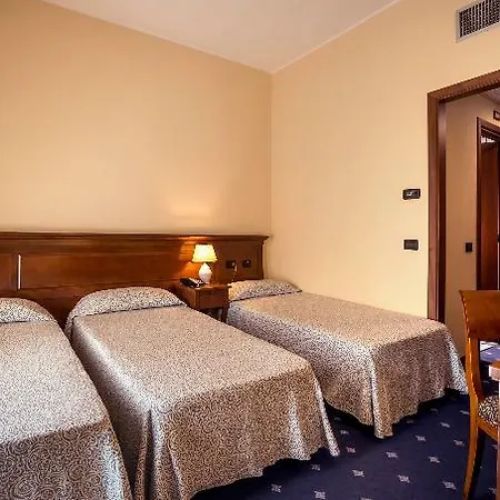 فندق Montalbano Hotel 4*